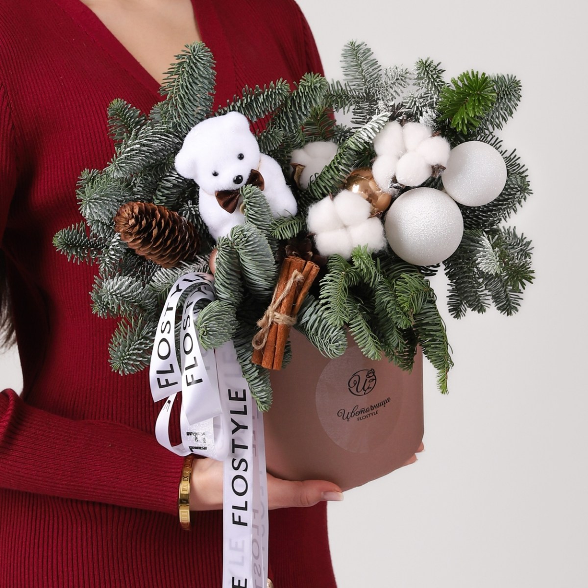 novogodnyaya kompoziciya v shlyapnoj korobke 412